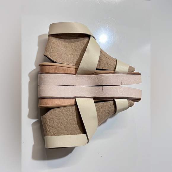 JOURNEE COLLECTION Cream ankle strap platform sandals size 7. - Picture 6 of 10